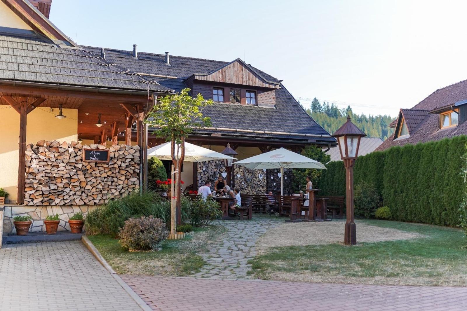 Penzion a restaurace Staré Časy Horní Bečva Exterior foto